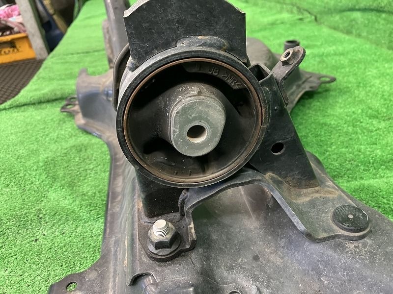 レクサス NX AYZ15 フロントメンバー NX300H バージョンL 4WD 51201-78020 085