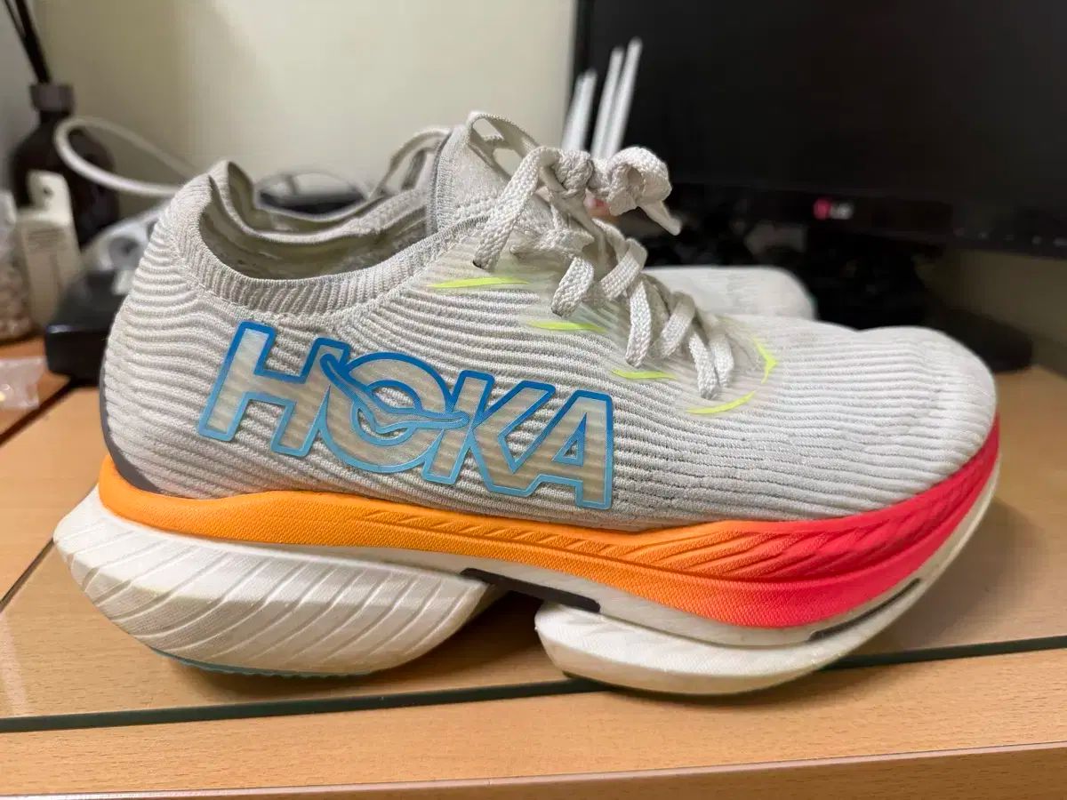 HOKA ONE ONE ホカオネオネ ランニングシューズ