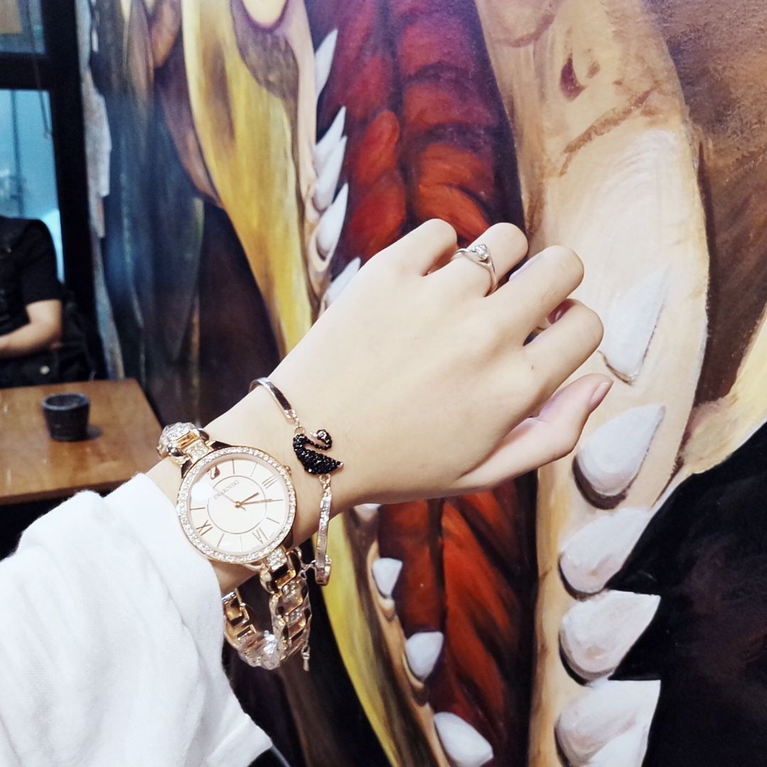 今日特価】スワロフスキー 三件セット（腕時計＋ブレスレット＋