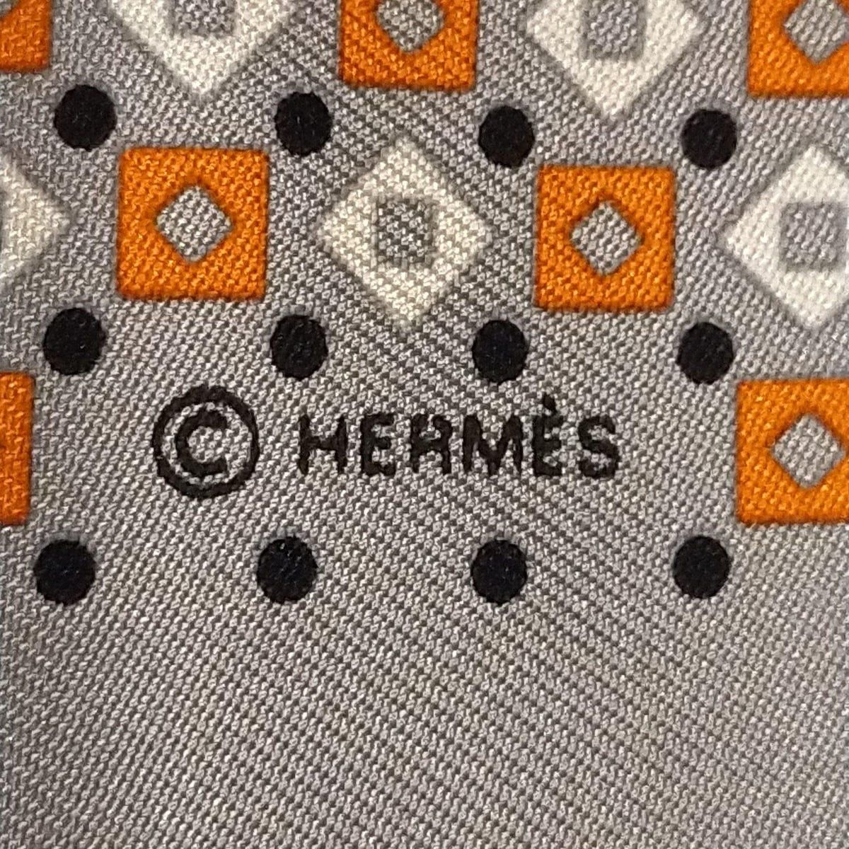 HERMES スカーフ 70 オレンジ/グレー系 HERMES(エルメス) スカーフ美品 カレ70 グレー×オレンジ×マルチ