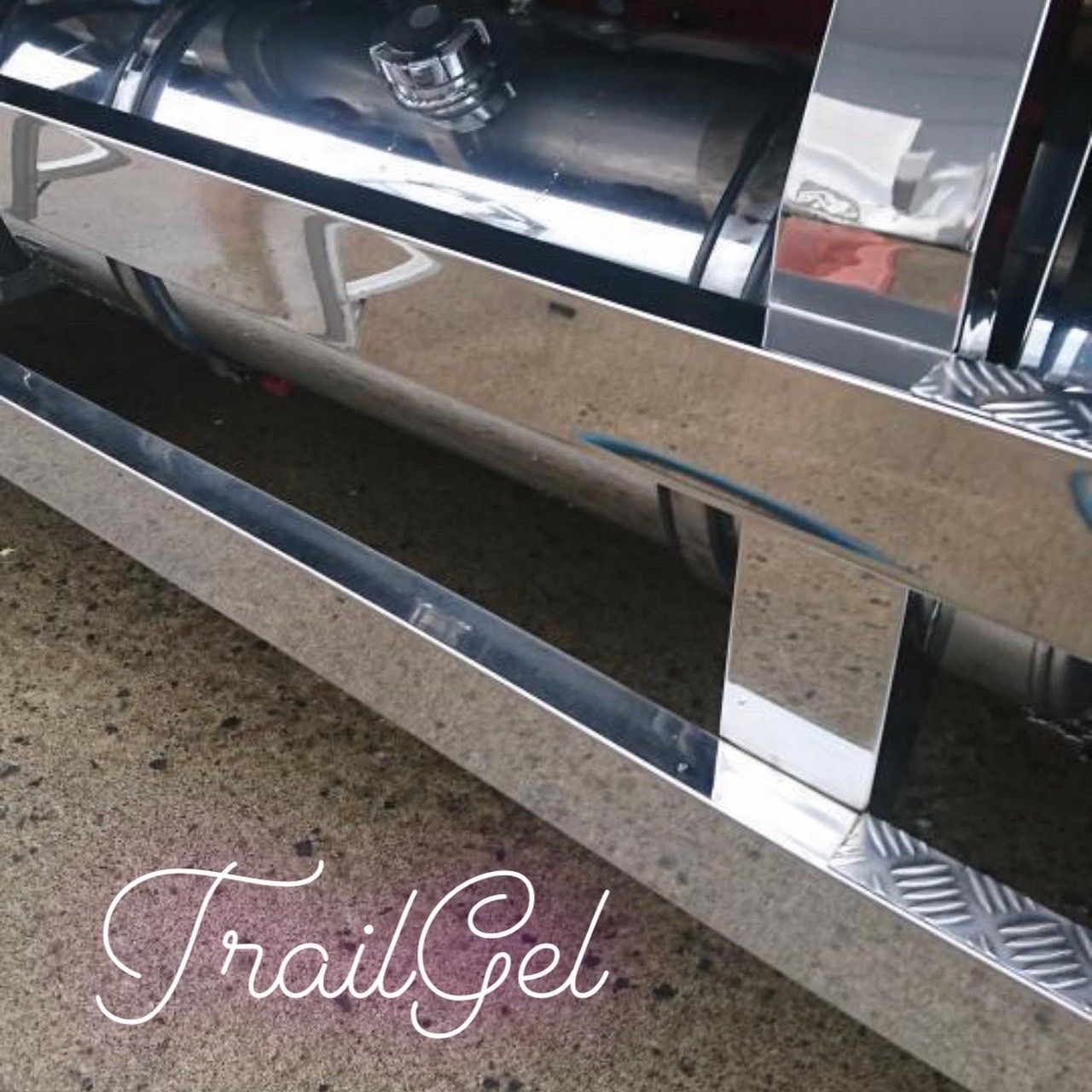 鏡面アルミホイールの下処理に