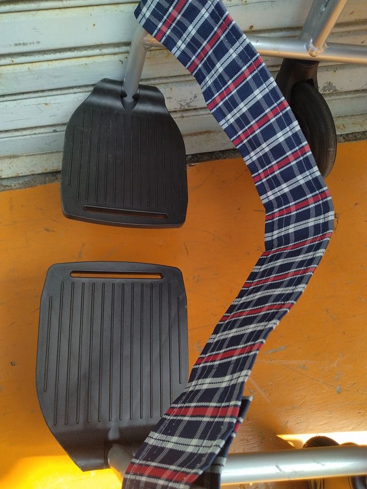 送料無料 一部地域を除く NEO-2 介助式軽量 ノーパンクタイヤ 車椅子 KM-25-0919-07