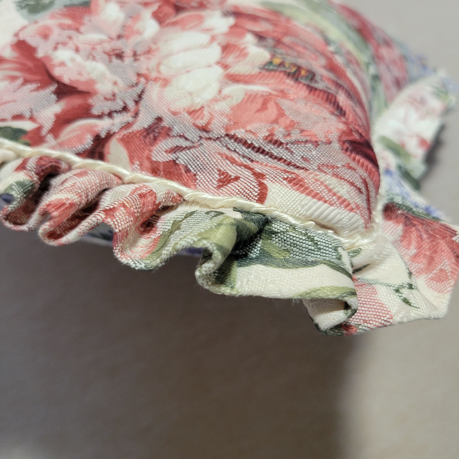 新品未使用ラルフローレン 花柄 フリル付き45cm角 クッションカバー