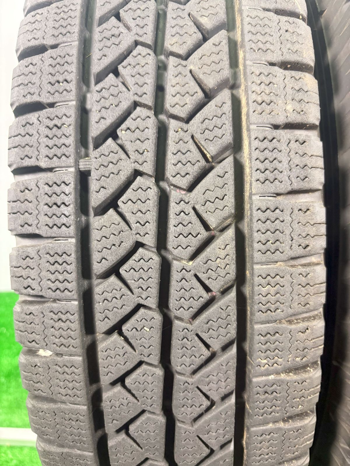 195 80R15 LT ブリヂストン VL1 2本 冬タイヤ スタッドレス TA557