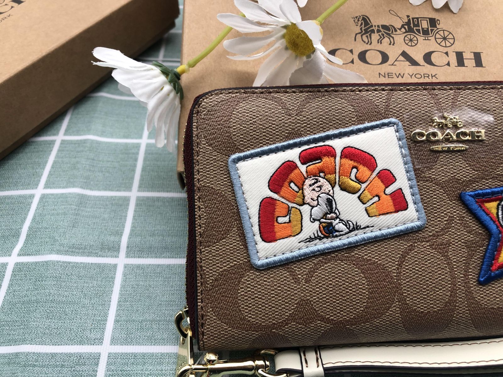 COACHコーチ財布 長財布 プレゼント 贈り物 SNOOPY スヌーピー クーポン配布 ウォレット ラウンドファスナー 新品 未使用 メンズ  レディース CC236|mercariメルカリ官方指定廠商|Bibian比比昂代買代購