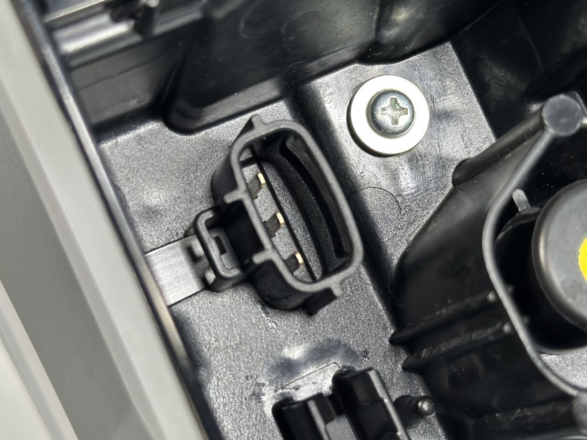 破損キズなし 低走行 90系 ヴォクシー MZRA90W ZWR90W ZWR95W 純正 左テールランプ テールライト LED 81561-V1020 V1-8 BL 管理29957 FFCRYSTALESIA_COM