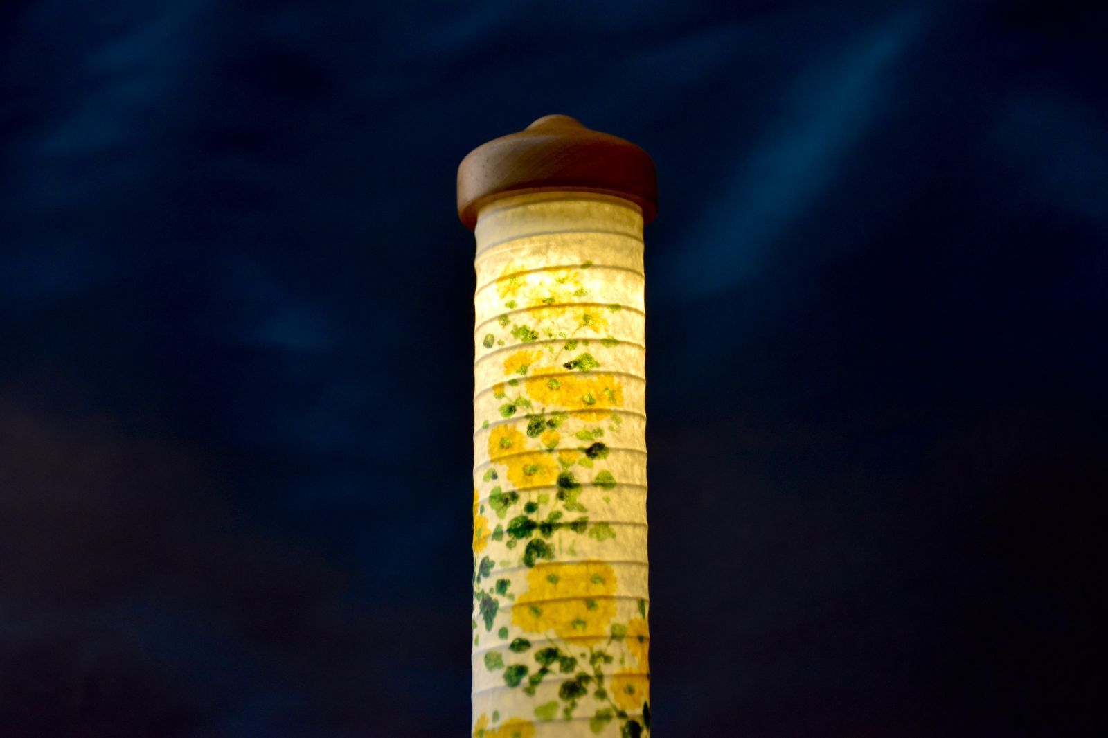 お盆】 盆提灯 つくし 菊絵ウォールナット 【スリム】【間接照明