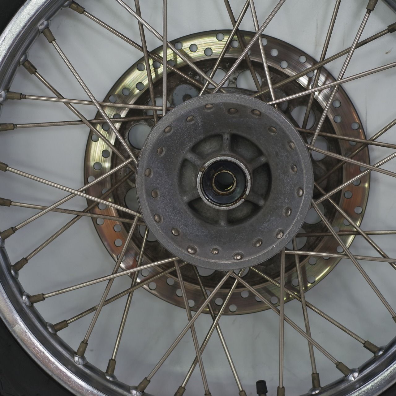 ロイヤルエンフィールド アーミー FホイールASSY 1.85×18 ダンロップ ロードマスターTT100 GP90 90-18 タイヤ製造16年40週 BRIGHTFACE_UK