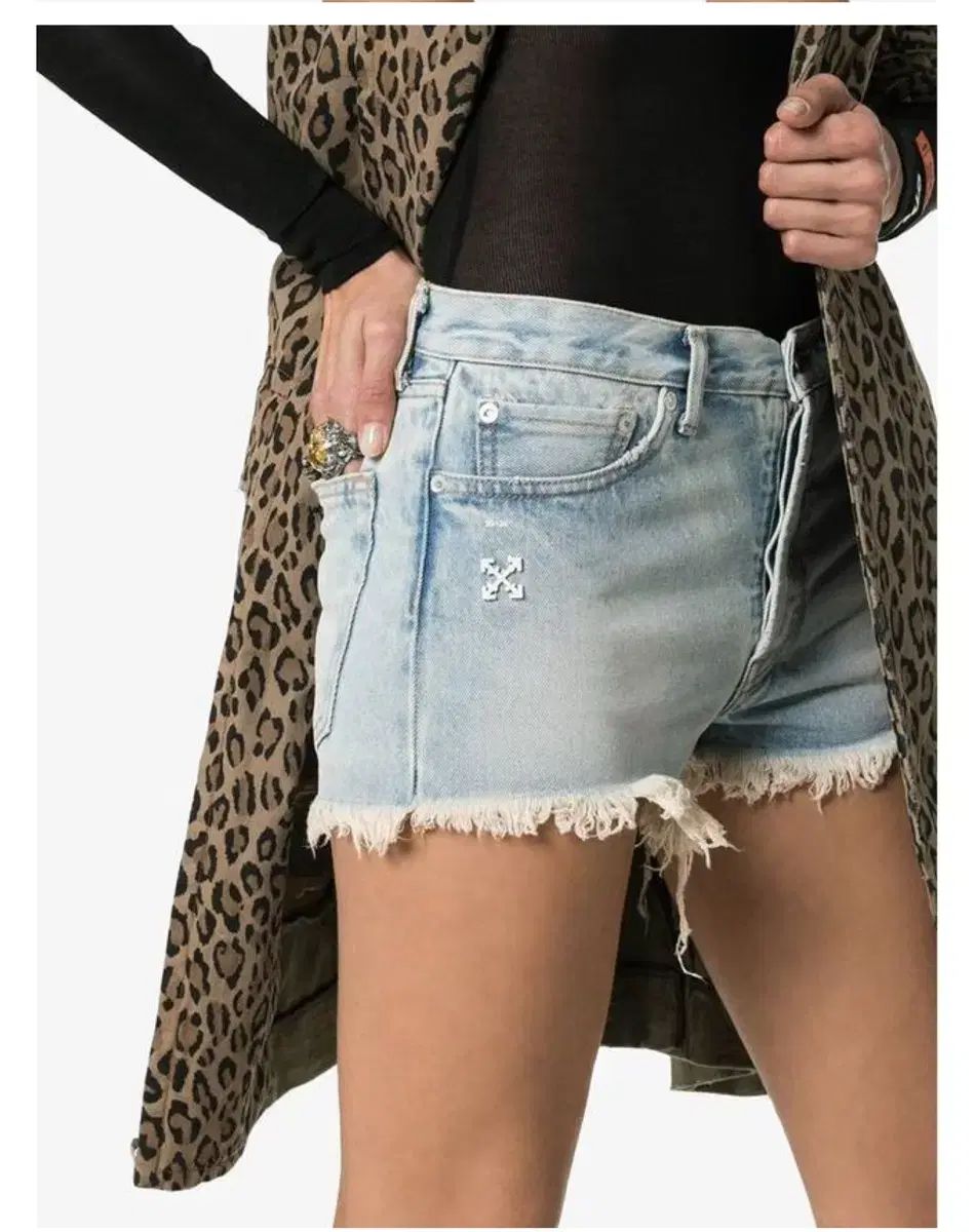 デニム カットオフ