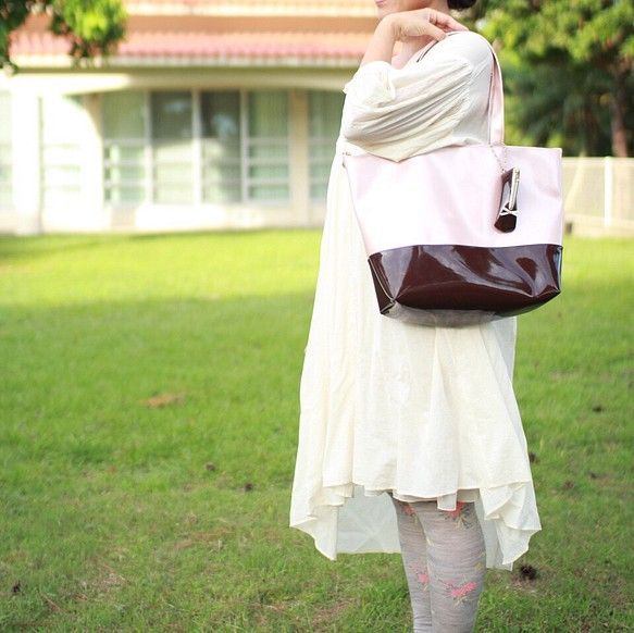 毎日持ち歩きたい！エナメル バイカラートート バッグLパールピンク