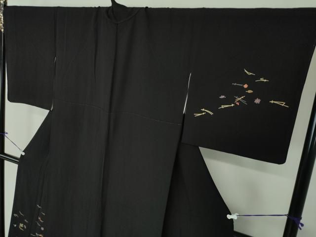 平和屋着物○訪問着 総刺繍 吹き寄せ花文 黒地 金彩 正絹 逸品