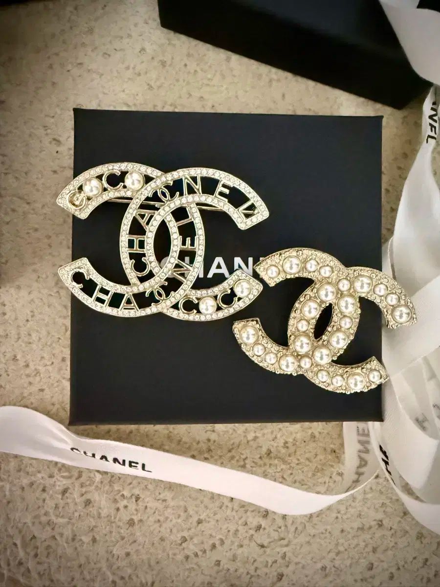 CHANEL シャネル ブローチ 2 種 フルボックス