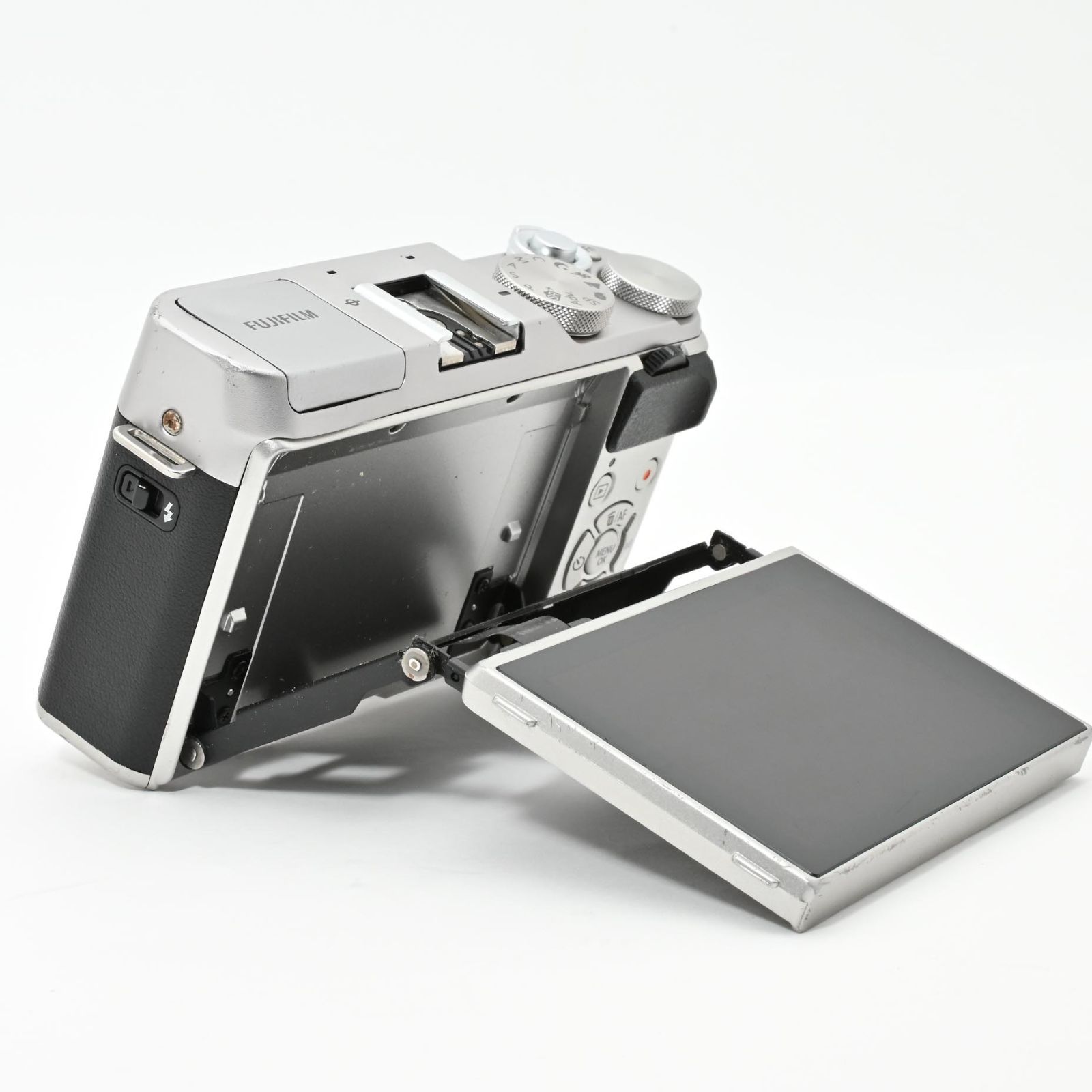 難有品・ジャンク品＞FUJIFILM X-A3 本体のみ（シルバー）｜通電