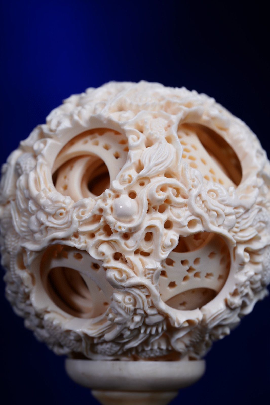 天然マンモス牙精巧な手作り鬼工球 置物