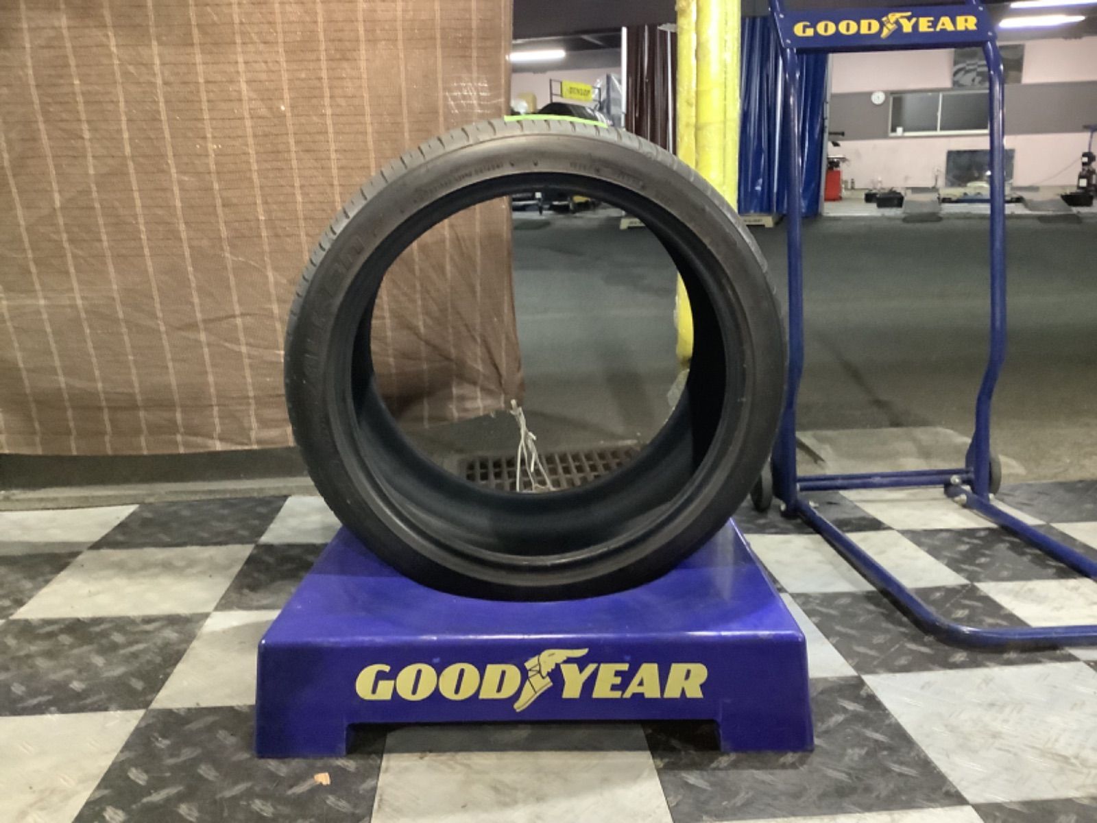 FALKEN AZENIS 凝り固まっ FK510 265/35/19 2本