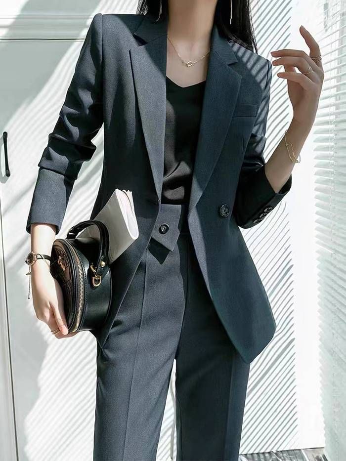 女性