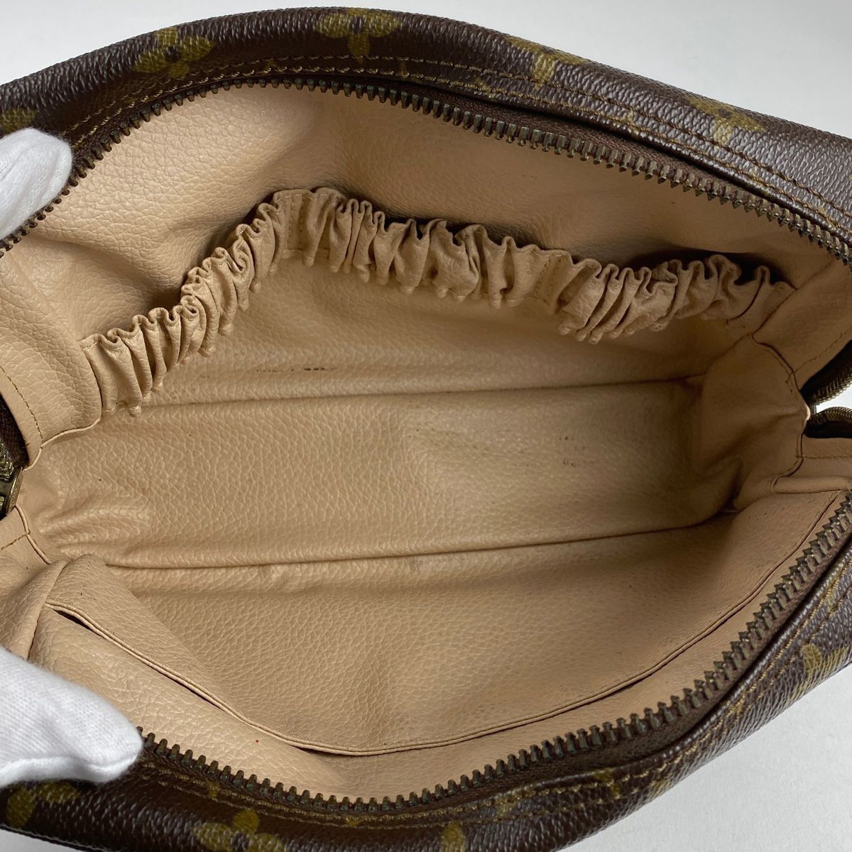 ルイヴィトン トゥルース トワレット 23 化粧ポーチ モノグラム バッグ