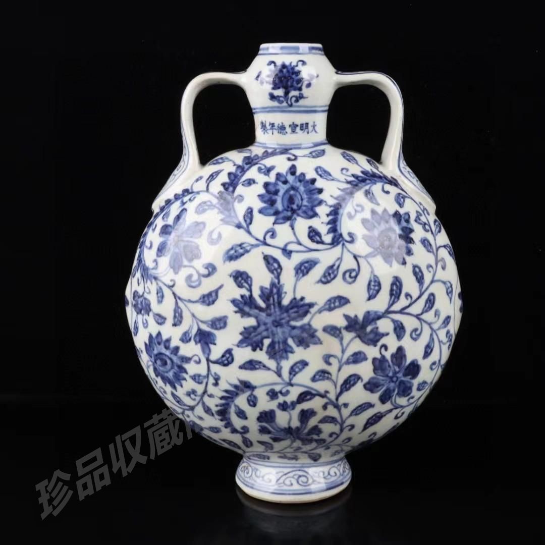 中国古美術✦大明宣德紋 青花線刻缠枝蓮紋 双耳扁瓶✦花瓶・文房具・純手描き・陶芸 中国古美術?大明宣德紋 青花線刻?枝蓮紋 双耳扁瓶?花瓶・文房具