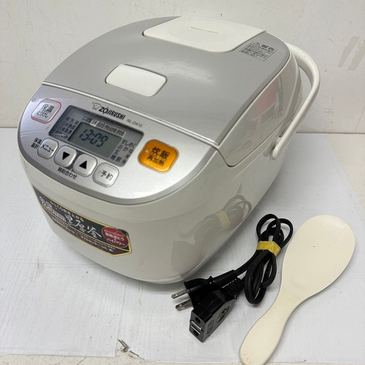 【HOT低価】新品未開封　ZOJIRUSHI NL-DA10-WA 炊飯器　ホワイト 炊飯器・餅つき機