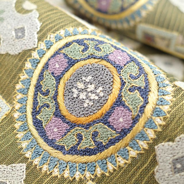 袋帯 正絹 手刺繍 正絹(一部銀糸) 綴れ 手刺繍 松文様 袋帯 銀通し