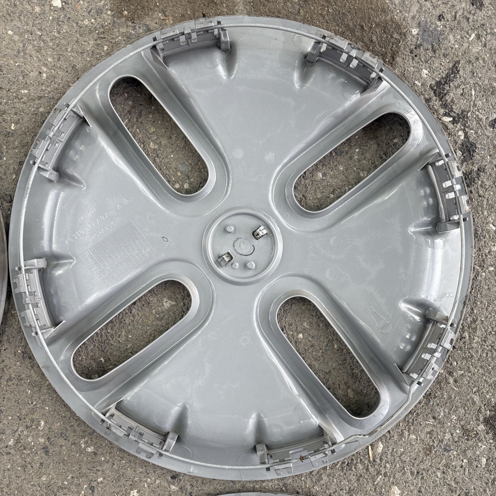 日産キューブ.純正.ホイールキャップ.15インチ 日産 15インチホイールカバー 2個セット 日産 キューブ z12型 純正