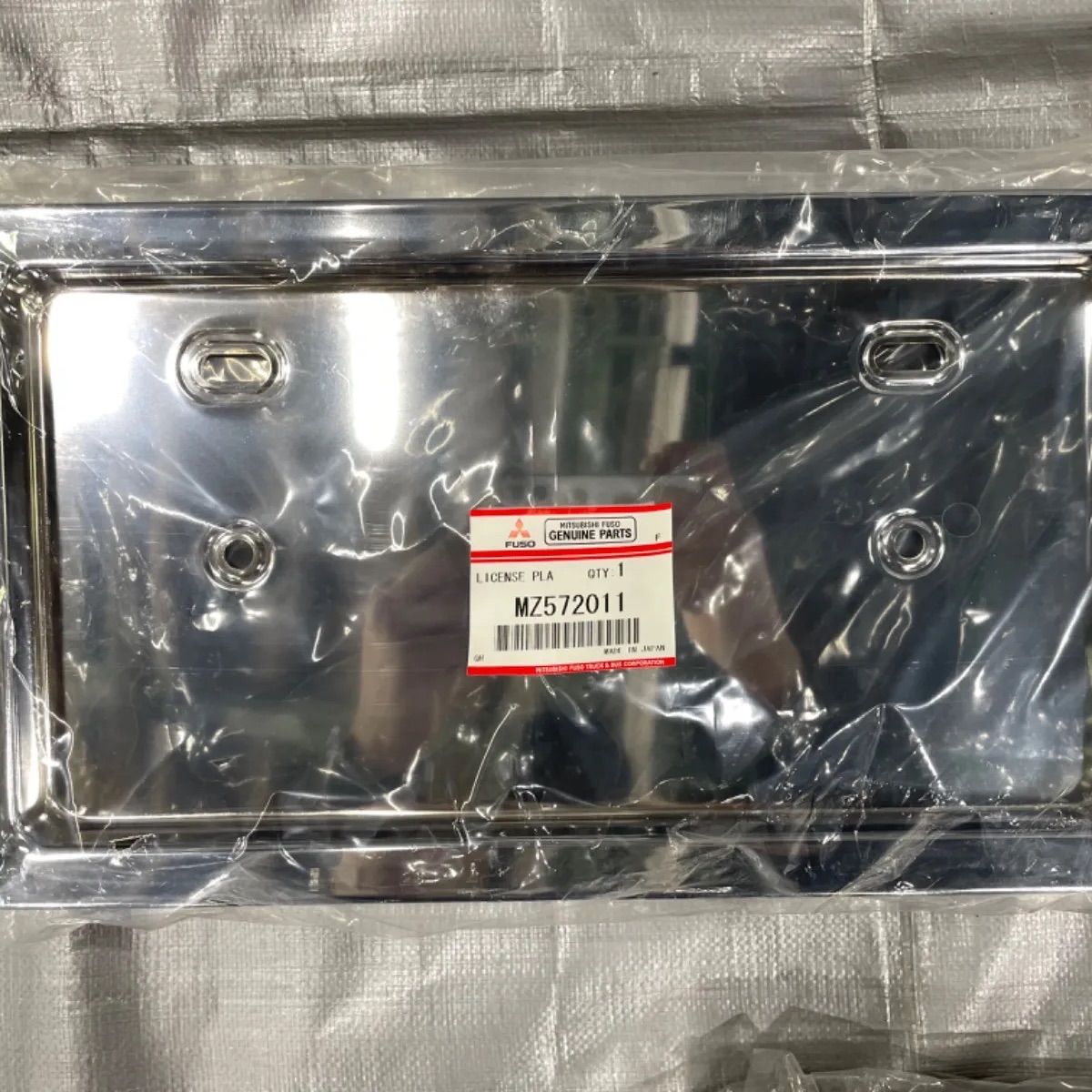 新品未使用＊三菱ふそう＊純正ナンバープレートフレーム 大型枠仕様車 リア