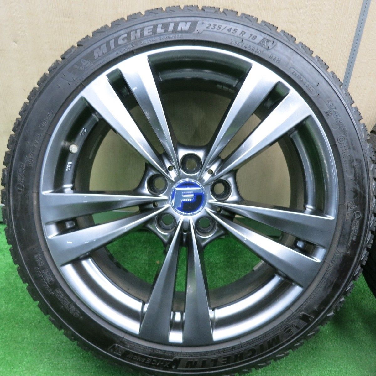 【送料無料】レアマイスター L-Fラウンジ 235/55R20 スタッドレス4本 楽天市場】【新品】40系アルファード/ヴェルファイア用