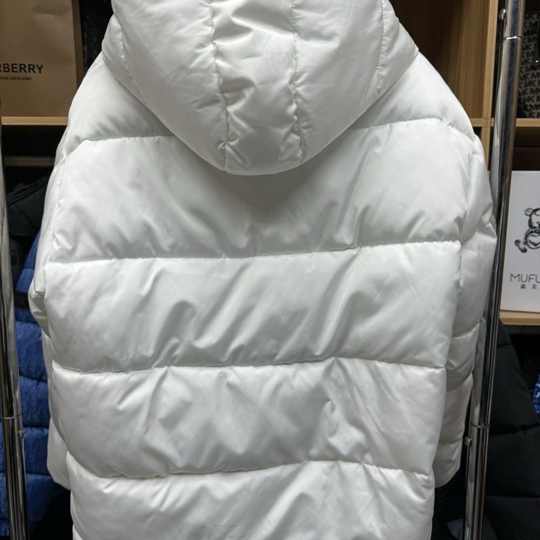 MONCLER （モンクレール）ダウンジャケット