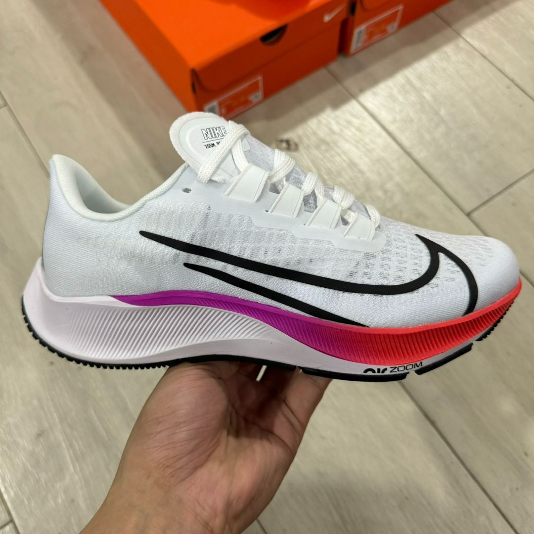 Nike Air Zoom Pegasus 38男女兼用です【並行輸入】