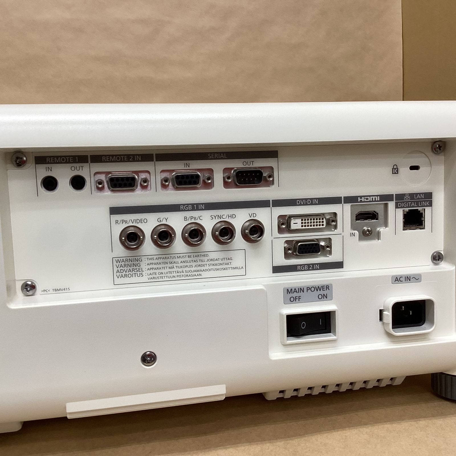 ランプ使用6200時間 Panasonic DLP方式プロジェクター PT