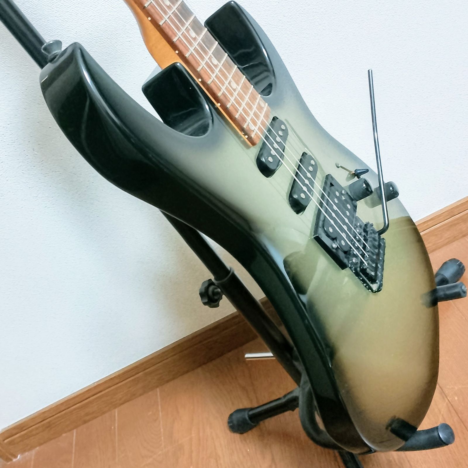 Photo Genic ディンキータイプ エレキギター 新品弦に交換済み