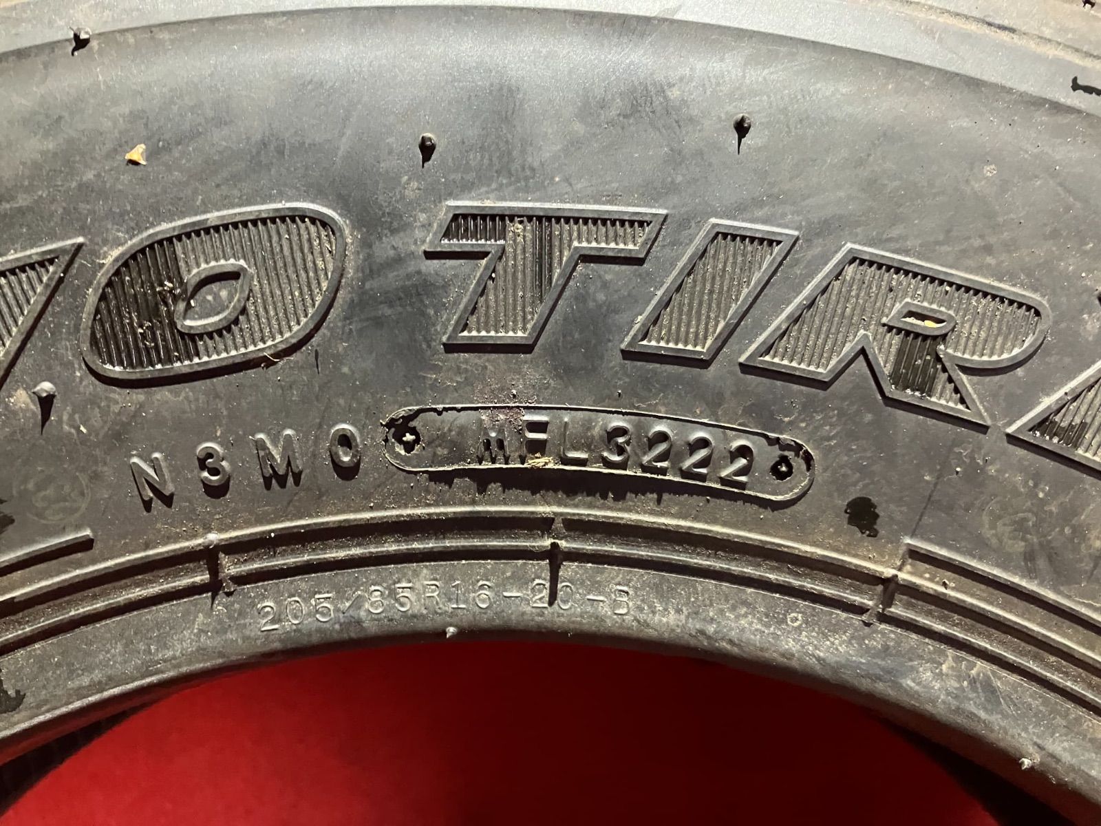 新車外し トラックスタッドレスタイヤ