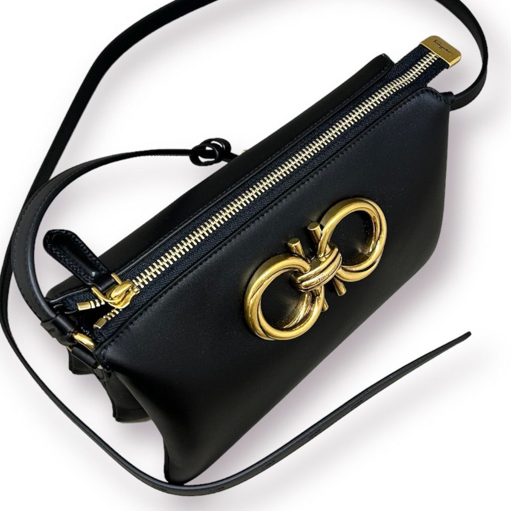 新品 Ferragamo ガンチーニ TRAPEZIO レザー ショルダーバッグ