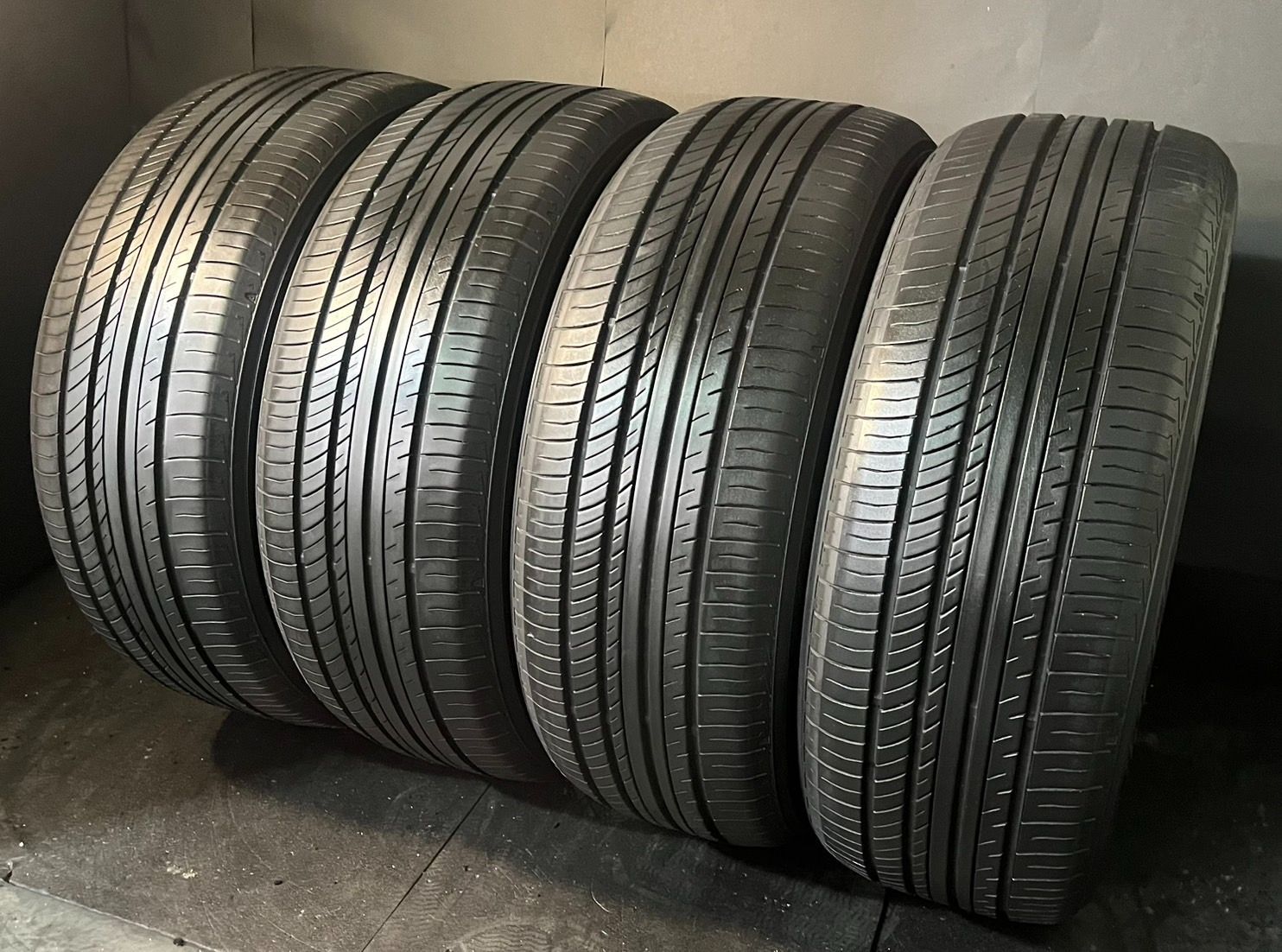 製 約8.2～9.3分山 ヨコハマ YOKOHAMA アドバン ADVANdB V552 SUV 235 50R20 4本 h_534