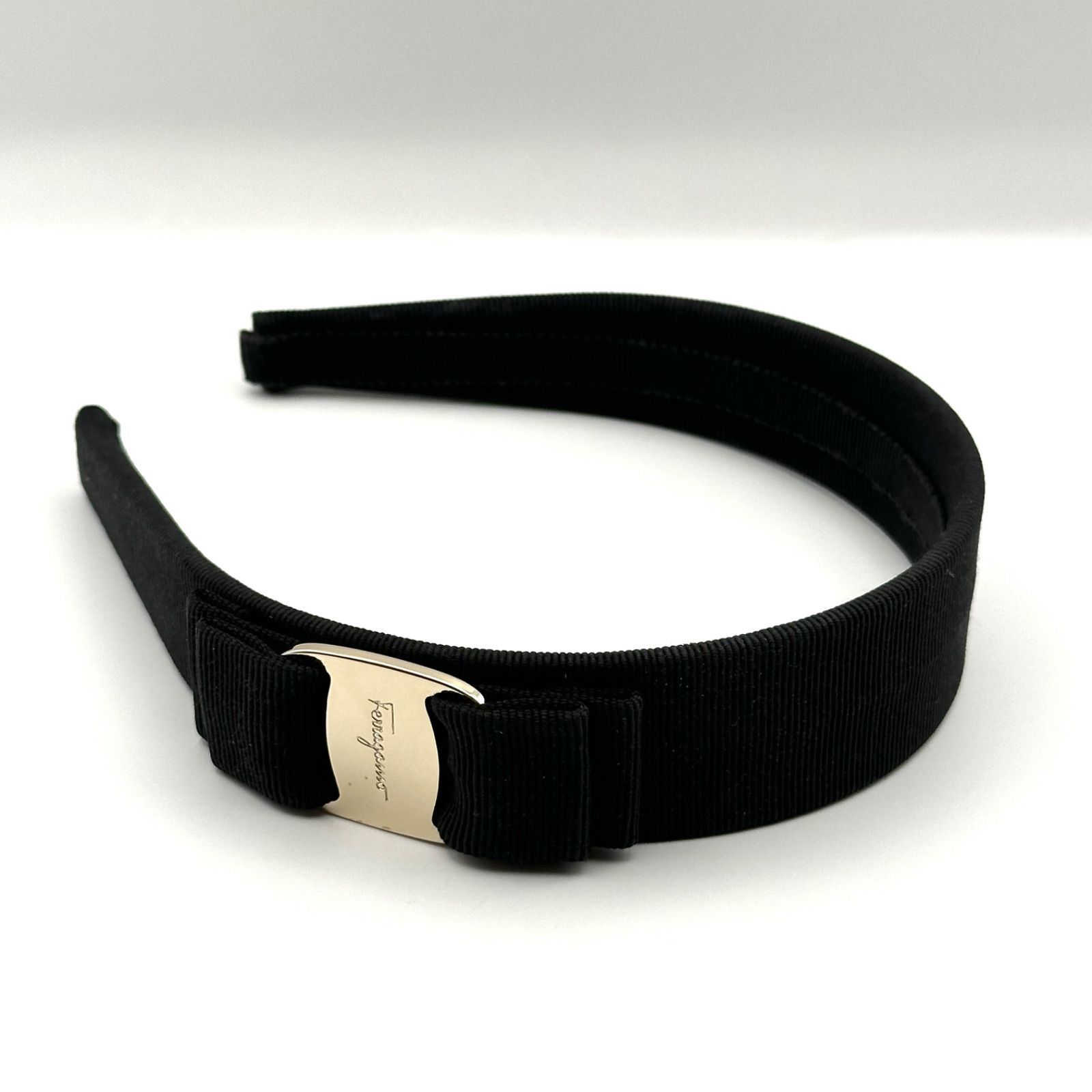 超美品!! Salvatore Fettagamo カチューシャ ヴァラ 黒 FERRAGAMO サルヴァトーレ フェラガモ Salvatore Ferragamo