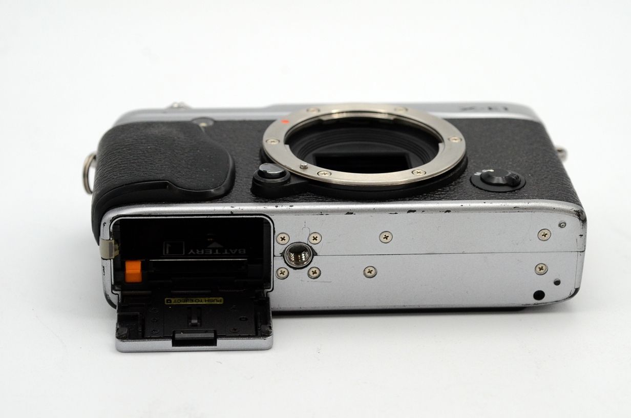 【中古・並品】Fujifilm X-E1 シルバー ボディ＜処分特価＞-6