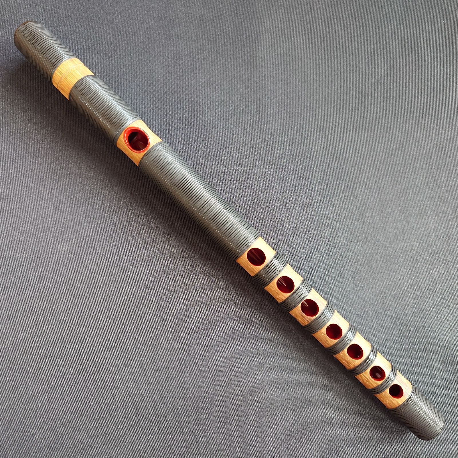 龍笛 新古管 煤竹 黒色 本漆 籐巻 黒頭 桐 き 雅楽 神楽