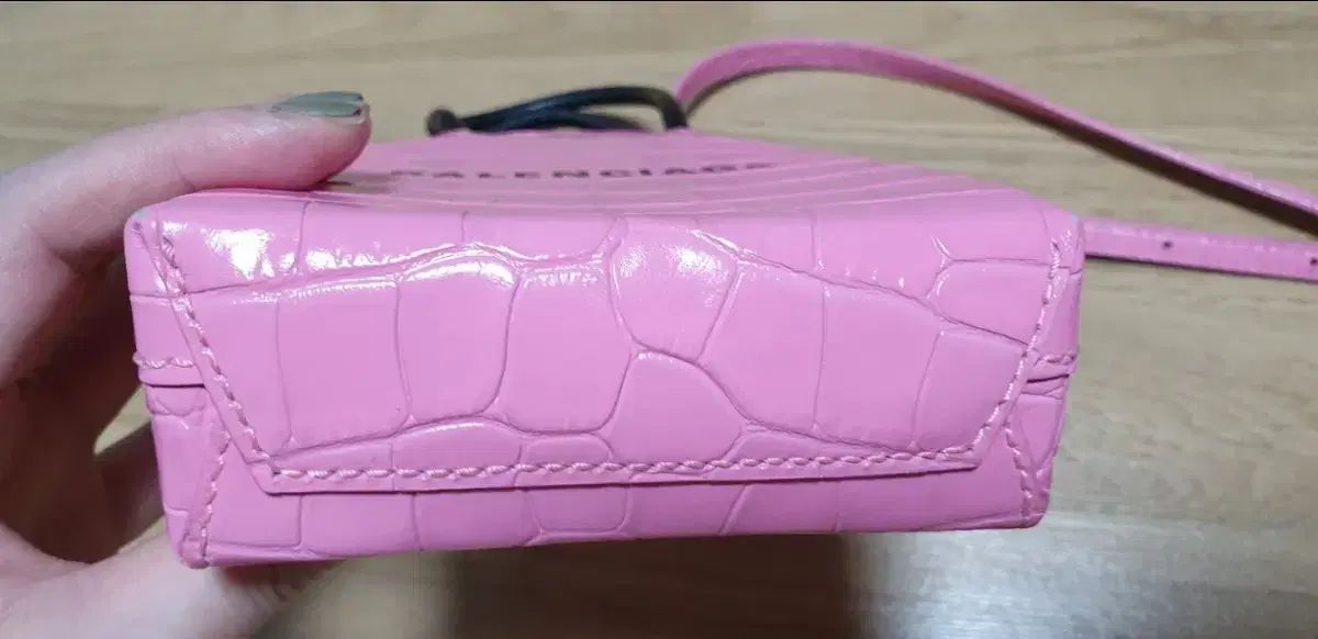 新品 BALENCIAGA 718495 1IZI3 9061 スマホポーチ 【公式通販】 新品 BALENCIAGA 718495 1IZI3 9061 スマホポーチ 【公式通販】