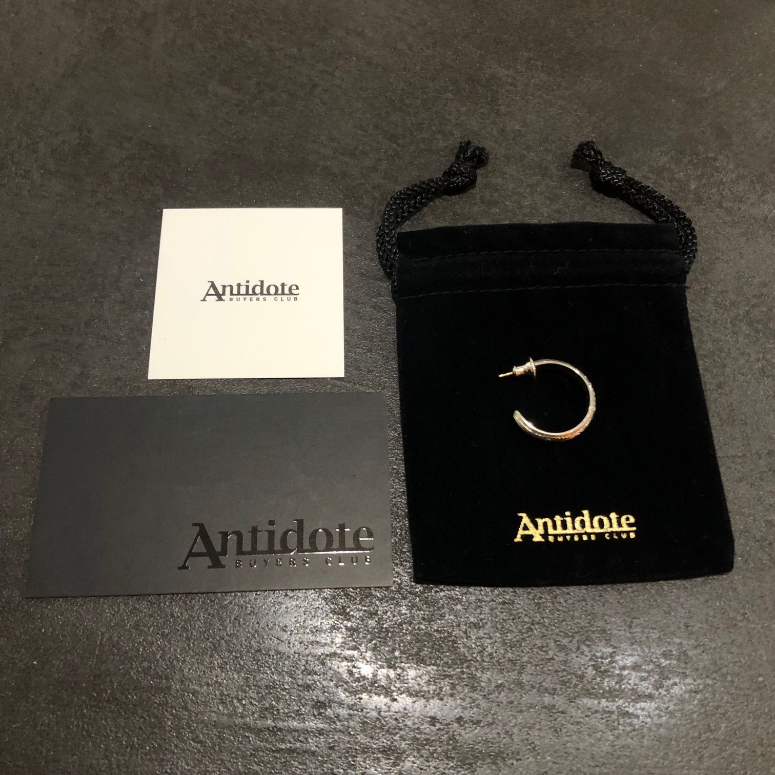 定価24200円 ANTIDOTE BUYERS CLUB ENGRAVED HOOP EARRING