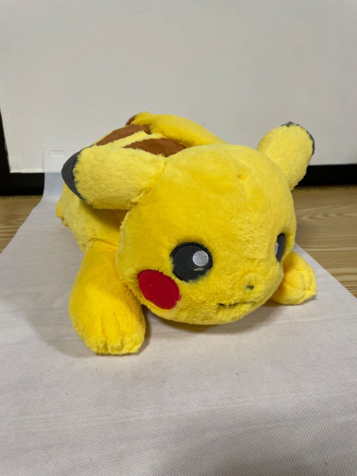 新品未使用 ふわふわ抱きぬいぐるみ ピカチュウ ポケモンセンター