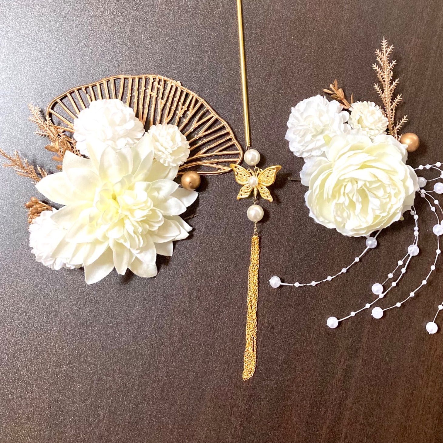 ホワイトピオニー&ダリア♥︎パール蝶々簪♥︎結婚式髪飾り♥︎成人式髪飾り♡浴衣
