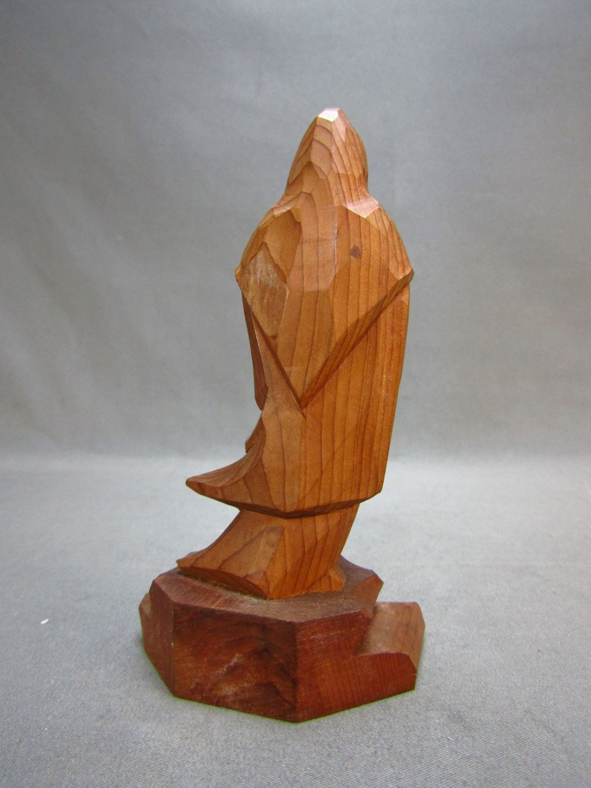 グレーの木製彫刻 【公式通販】