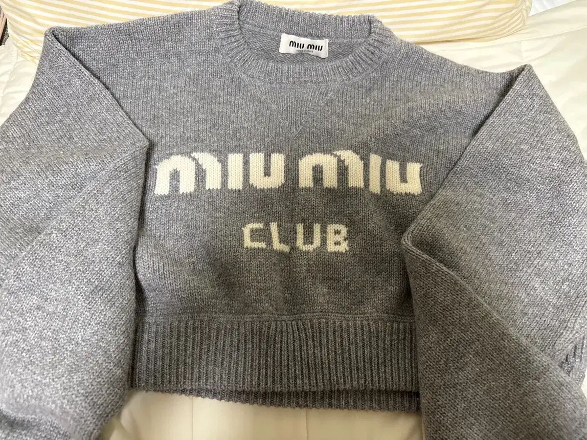 MIU MIU(ミュウミュウ) 22fw ロゴ クロップド ニット セーター