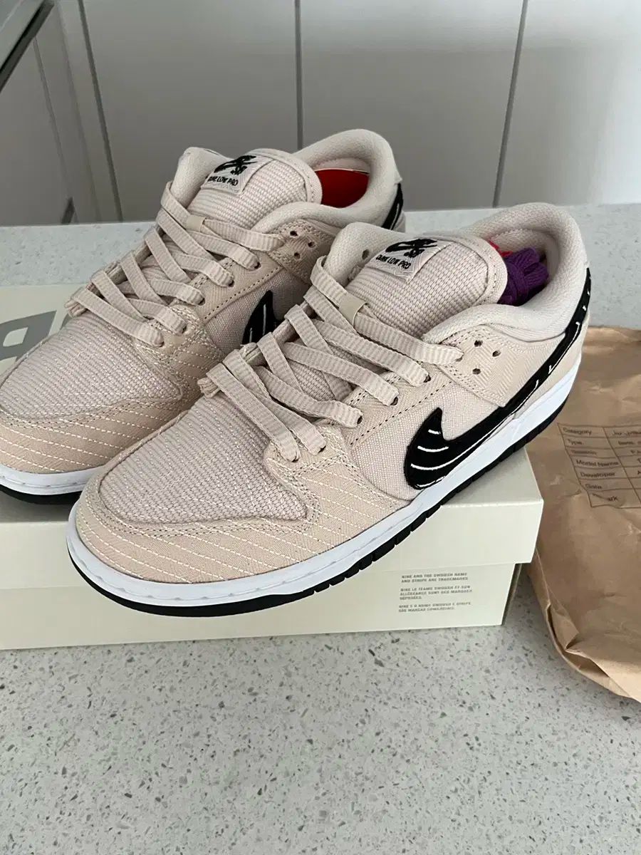【雷市場（ポンジャン）商品韓国直送】（ 255 ） 新品 NIKE(ナイキ) X アルビノ SB ダンク ロー
