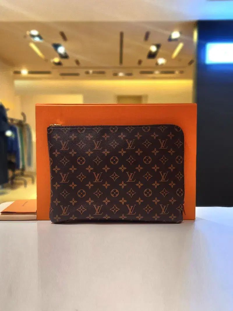 ルイヴィトン モノグラム エテュイ ボヤージュ MM クラッチバッグ ウール付き M44499