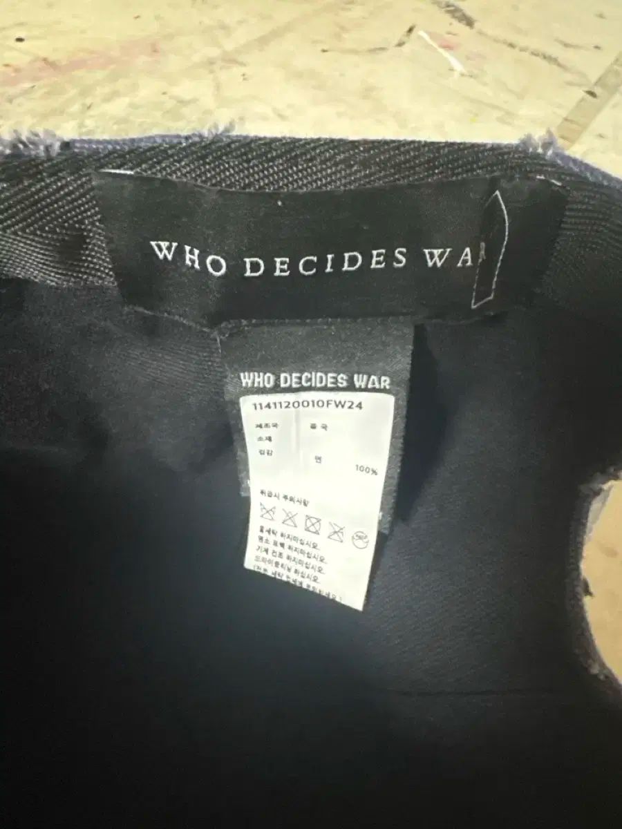 Who decides war フーディーサイドウォー ベースボールキャップ