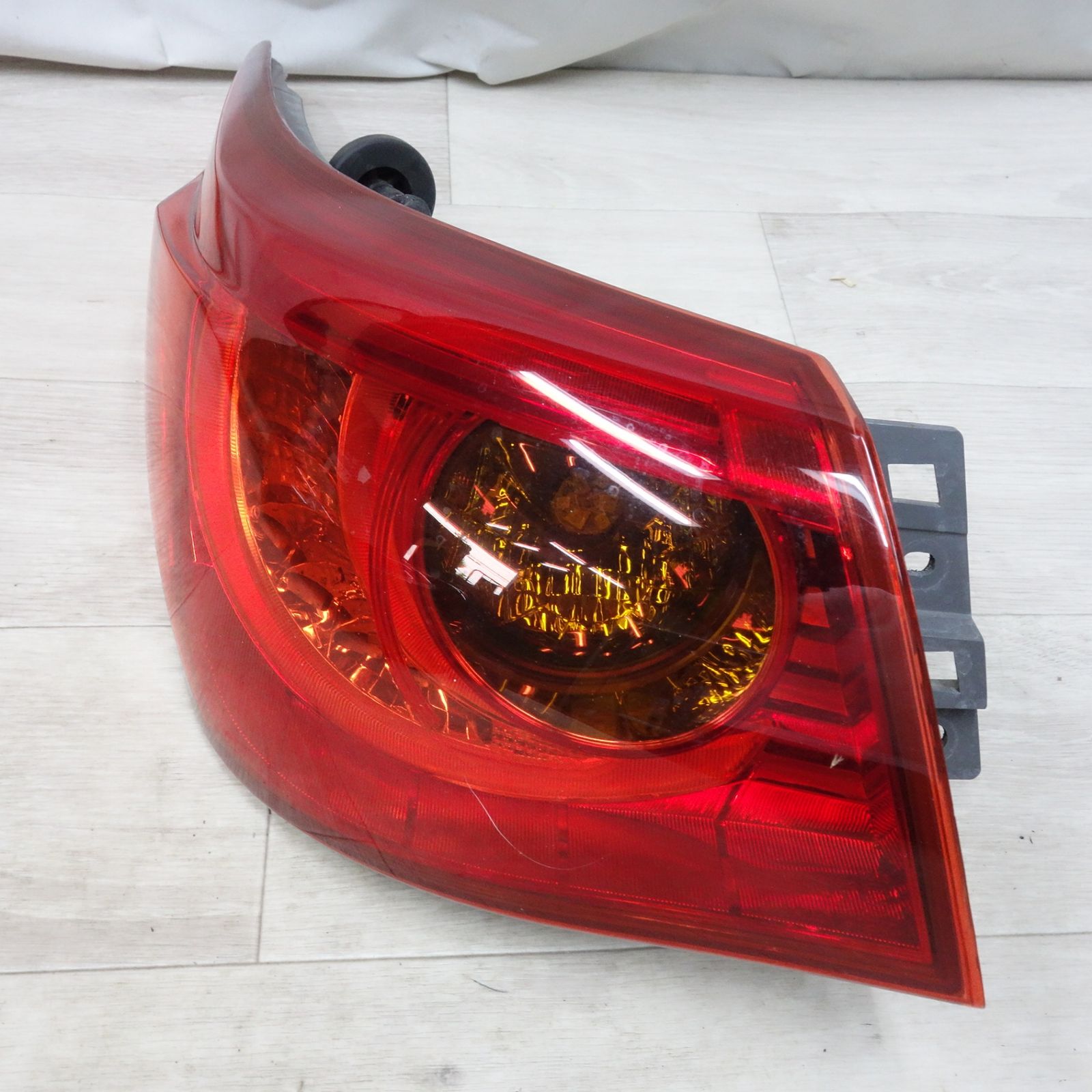 送料無料] 左右セット◇日産 スカイライン V37 前期 純正 テール