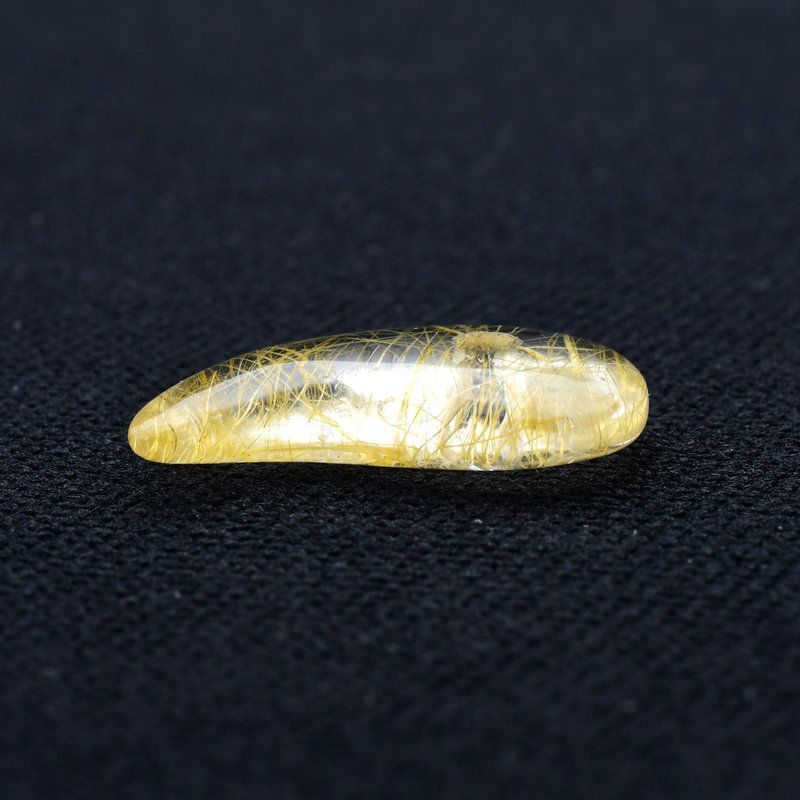 水面のように透き通る輝き