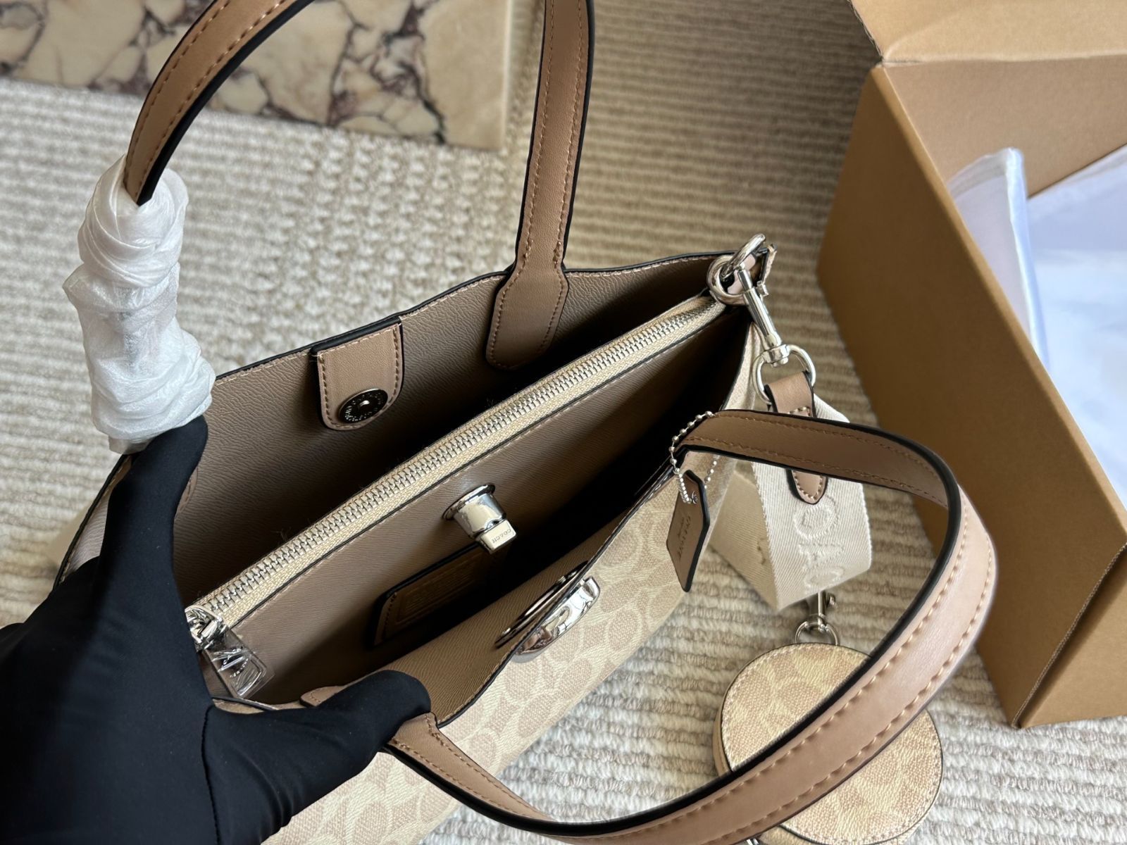 COACH レザー　ハンドバッグ　アイボリー バイカラー　美品 c8632buff4.jpg