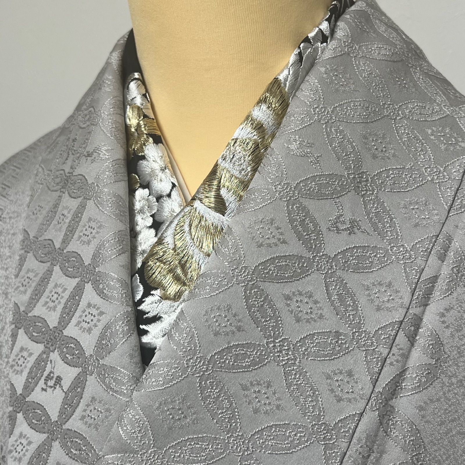  L 031 刺繍半衿 黒 ゴールド 牡丹 アシメトリー 半襟 長襦袢 半襦袢